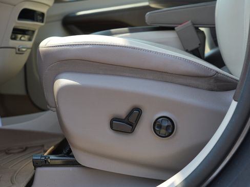 Used 2018 Chrysler Pacifica Touring-L Plus w/ Advanced Safetytec Group FWD image 15