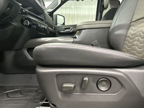 Used 2025 Chevrolet Silverado 2500 ZR2 w/ LPO, Dark Essentials Package image 18