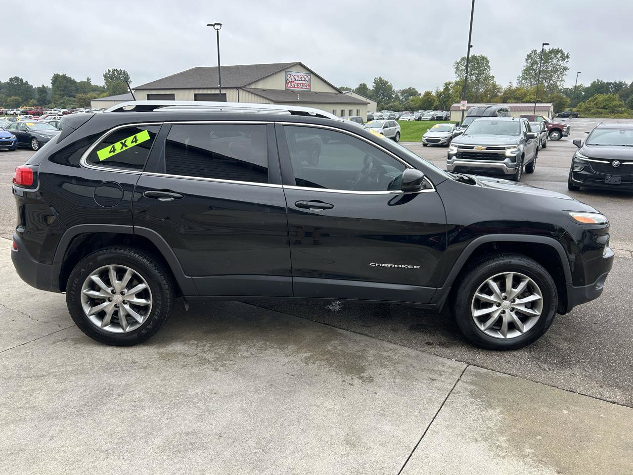 Used 2018 Jeep Cherokee Limited w/ Technology Group AWD/4WD image 4