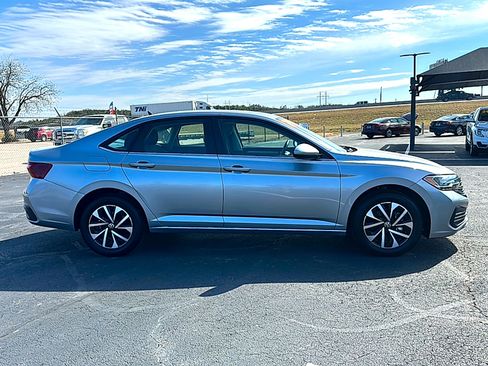 Used 2024 Volkswagen Jetta S image 9