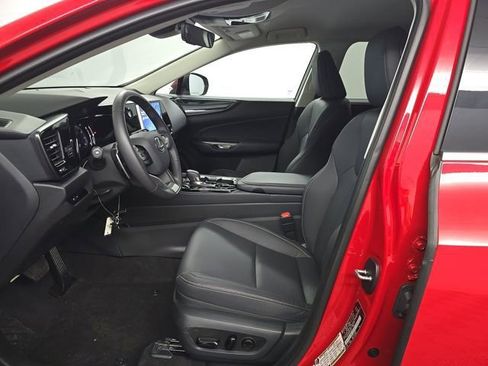 Used 2025 Lexus NX 250 FWD image 4