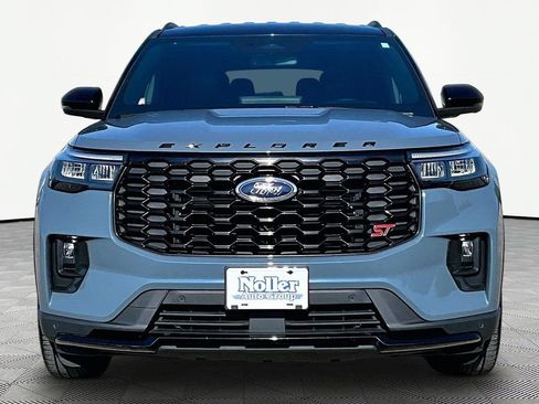 Certified 2025 Ford Explorer ST AWD/4WD image 3