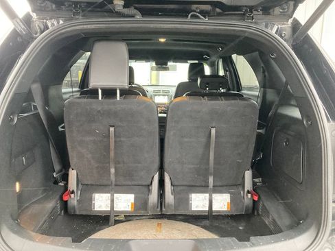 Used 2018 Ford Explorer XLT w/ Equipment Group 202A image 32