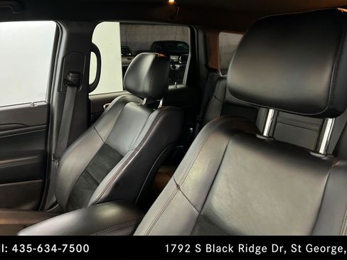 Used 2017 Jeep Grand Cherokee Altitude image 16