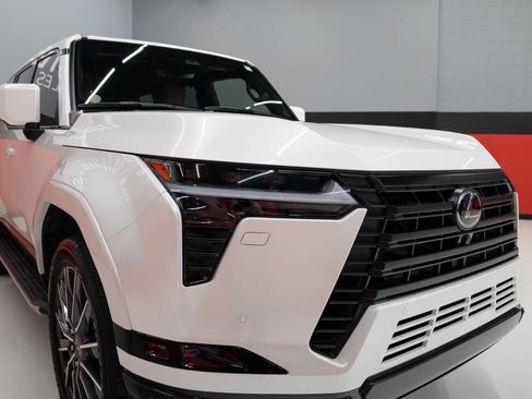 Used 2024 Lexus GX 550 w/ Cold Area Package AWD/4WD image 7