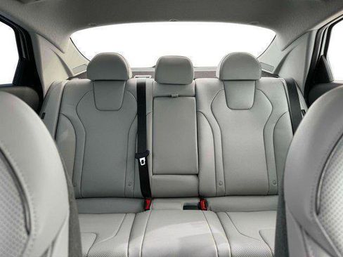 Used 2025 Hyundai Elantra Limited FWD image 16