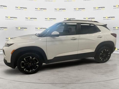 Used 2023 Chevrolet TrailBlazer LT FWD image 2