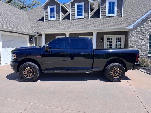 Used 2023 RAM 2500 Laramie AWD/4WD image 3