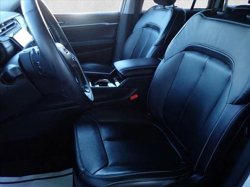 Used 2022 Jeep Grand Cherokee Limited image 13