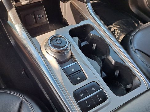 Used 2022 Ford Explorer XLT w/ Equipment Group 202A image 17