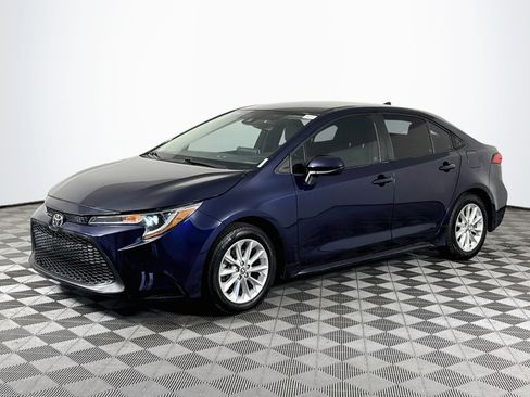 Used 2021 Toyota Corolla LE w/ LE Convenience Package FWD image 4