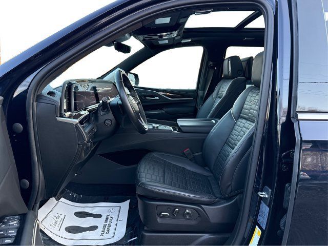 Used 2023 Cadillac Escalade Premium Luxury Platinum AWD/4WD image 10