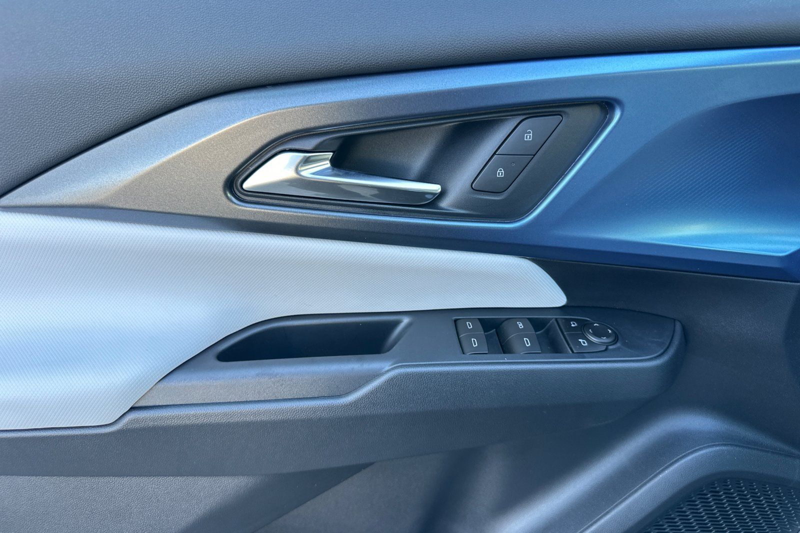 New 2026 Chevrolet Equinox EV LT FWD image 11