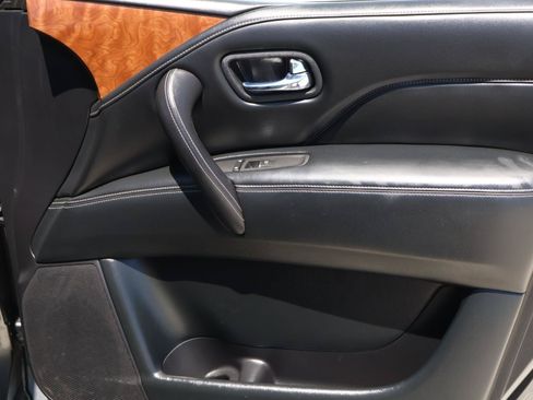 Used 2019 INFINITI QX80 Luxe RWD image 16