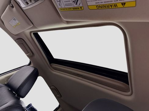 Used 2017 Mitsubishi Outlander SE image 22