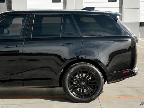 Used 2024 Land Rover Range Rover SE image 9