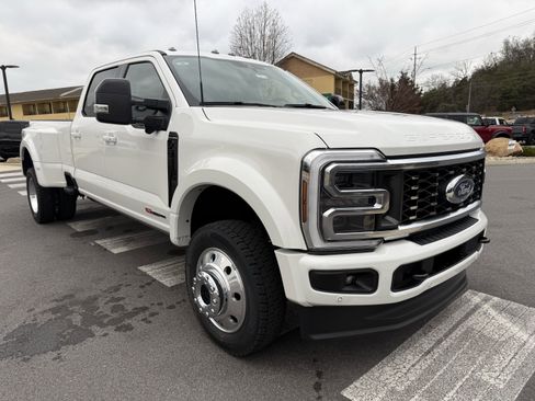New 2026 Ford F450 Platinum w/ FX4 Off-Road Package image 3