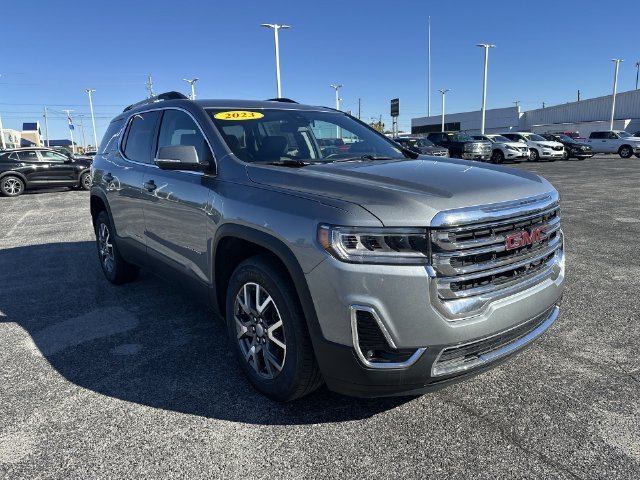 Used 2023 GMC Acadia SLT w/ Technology Package FWD image 12