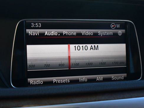 Used 2014 Mercedes-Benz E 550 4MATIC Sedan image 40