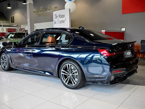 Used 2022 BMW 750i xDrive w/ Luxury Rear Seating Package AWD/4WD image 7