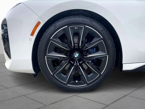 Used 2024 BMW 740i image 10