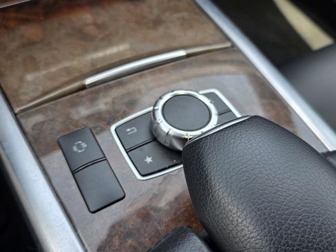 Used 2016 Mercedes-Benz E 350 Sedan w/ Premium Package image 16