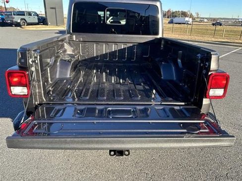 New 2025 Jeep Gladiator Sport image 8