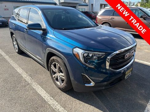Used 2020 GMC Terrain SLE FWD image 1