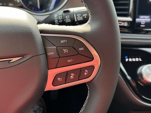 New 2027 Chrysler Pacifica Select FWD image 15