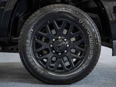 Used 2025 RAM 2500 Limited AWD/4WD image 28