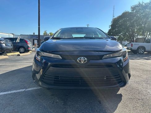 Used 2023 Toyota Corolla LE FWD image 2