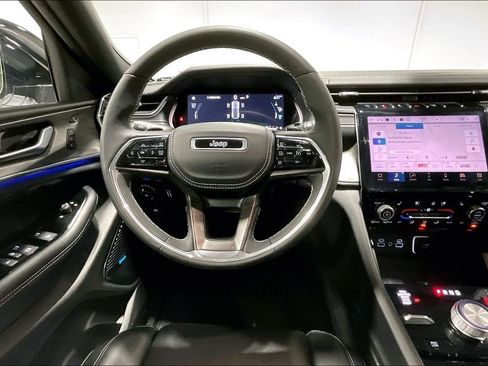 Used 2024 Jeep Grand Cherokee Overland w/ Luxury Tech Group IV image 7