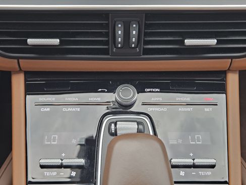 Certified 2022 Porsche Cayenne E-Hybrid AWD/4WD image 19
