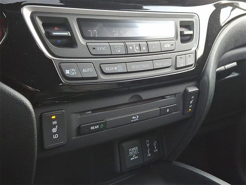 Used 2017 Honda Pilot Touring image 18
