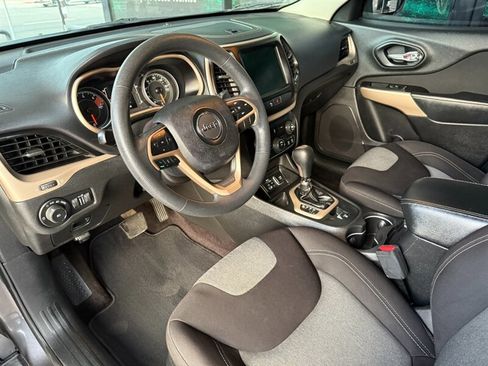 Used 2018 Jeep Cherokee Latitude image 16