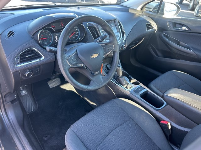 Used 2017 Chevrolet Cruze LT FWD image 21