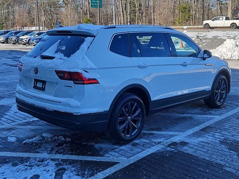 Certified 2022 Volkswagen Tiguan SE w/ Panoramic Sunroof Package image 3