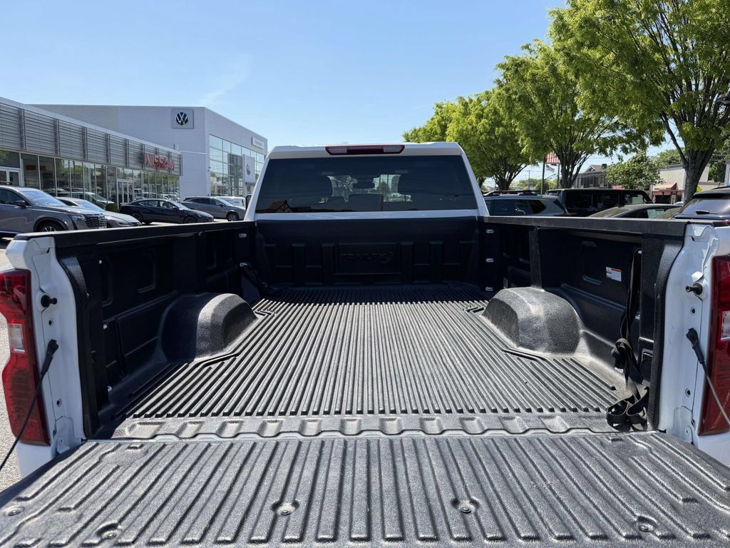 Used 2025 Chevrolet Silverado 2500 LT w/ Convenience Package AWD/4WD image 11