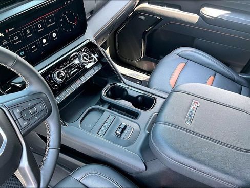 Used 2025 GMC Sierra 2500 AT4 w/ AT4 Premium Plus Package AWD/4WD image 19