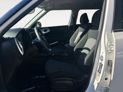 Used 2025 Kia Soul LX FWD image 16