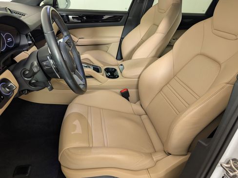 Used 2021 Porsche Cayenne E-Hybrid image 5