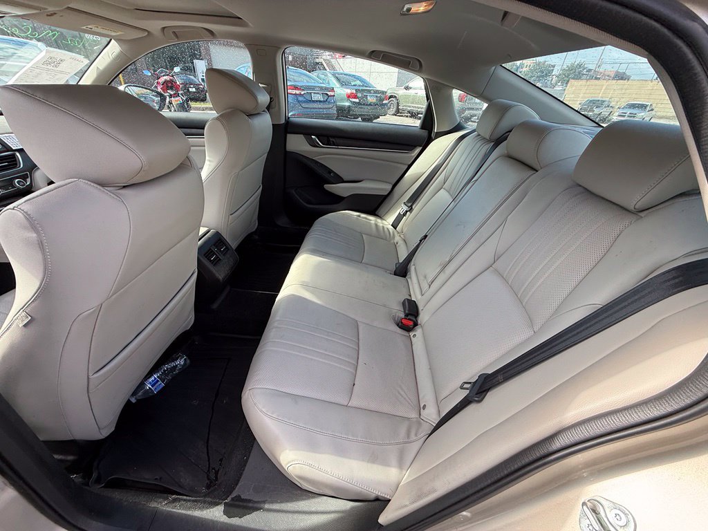 Used 2018 Honda Accord Touring image 11