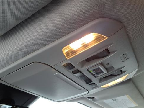 Used 2022 Toyota Highlander XLE image 31