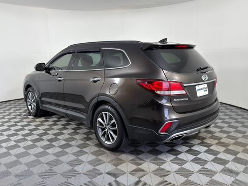 Used 2017 Hyundai Santa Fe SE image 3