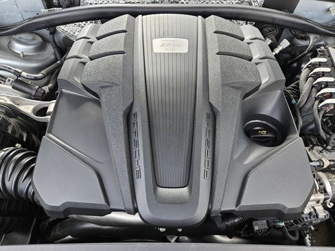 Used 2021 Porsche Macan Turbo image 30