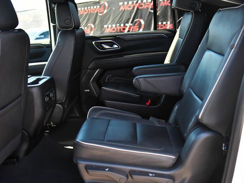 Used 2023 Chevrolet Suburban Premier RWD image 39