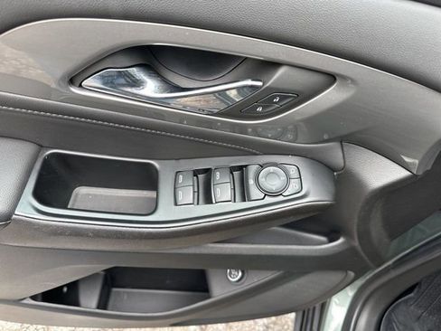 Used 2023 Chevrolet Traverse LT image 13