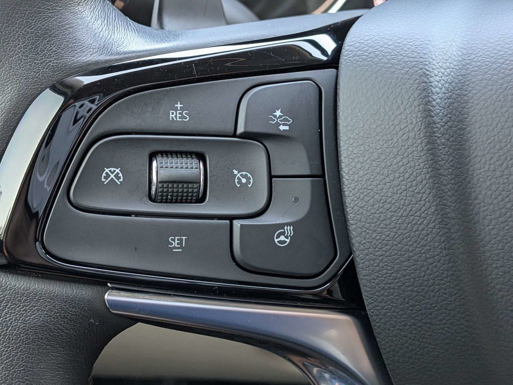 Used 2023 Buick Enclave Essence w/ Experience Buick Package FWD image 27