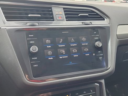 Used 2022 Volkswagen Tiguan SE image 21