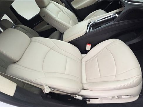 Used 2023 Buick Enclave Essence w/ Experience Buick Package image 16